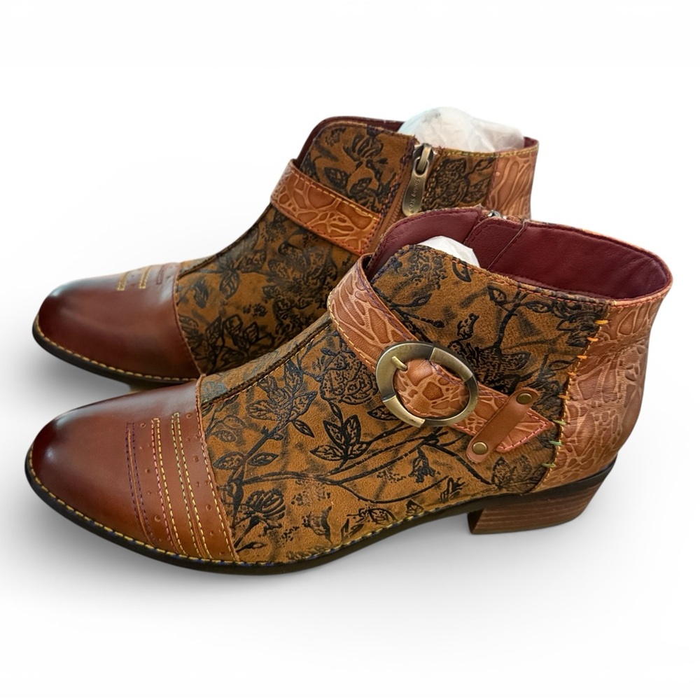 L'ATISTE Brown Floral Ankle Booties